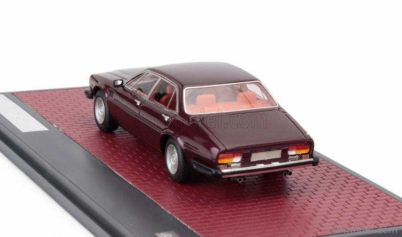Matrix scale models De tomaso Deauville 2-series 1983 1:43 Red Met