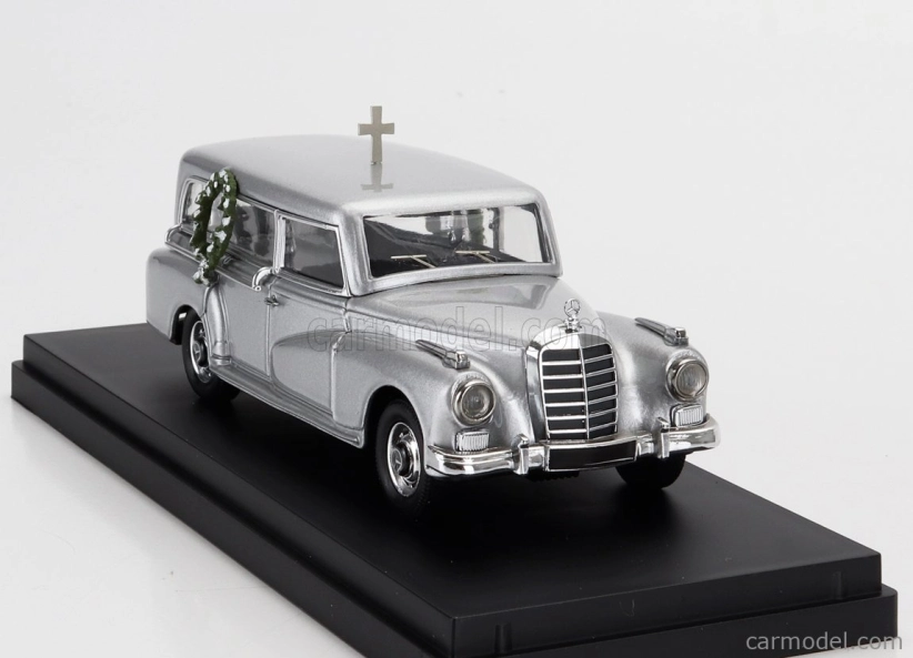 Rio-models Mercedes Benz 300d Hearse - Carro Funebre - Pohrebné auto 1960 1:43 Strieborná