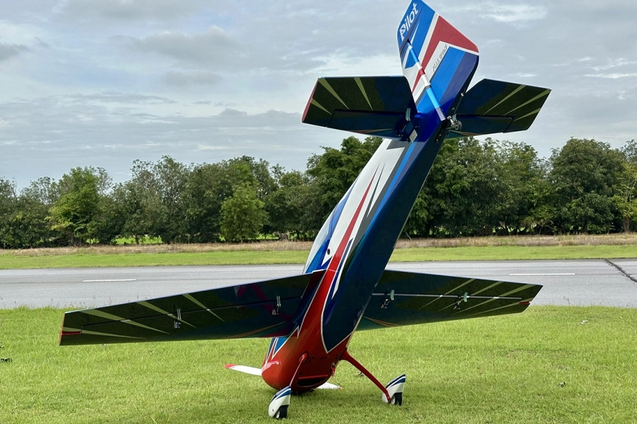 103" Raven (2,62m) 120cc Červená-Modrá