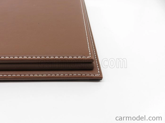 Atlantic Vetrina display box Molhouse Base In Pelle Marrone - Leather Base Brown - Lungh.lenght Cm 65.0 X Largh.width Cm 31.0 X Alt.height Cm 21.5 (altezza Interna Cm 19.0) 1:8 Plastový Displej