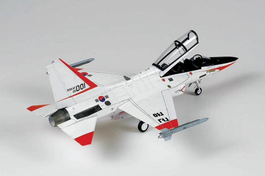 Model Kit lietadlo 12231 - ROKAF T-50 ADVANCED TRAINER (1:48)