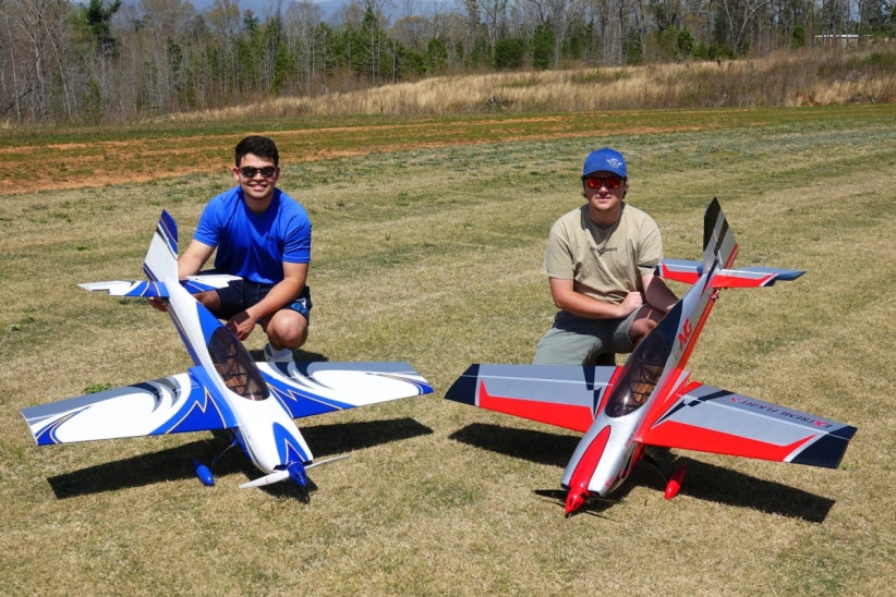 RC letadlo 60" Extra NG 1,52m, červená/stříbrná