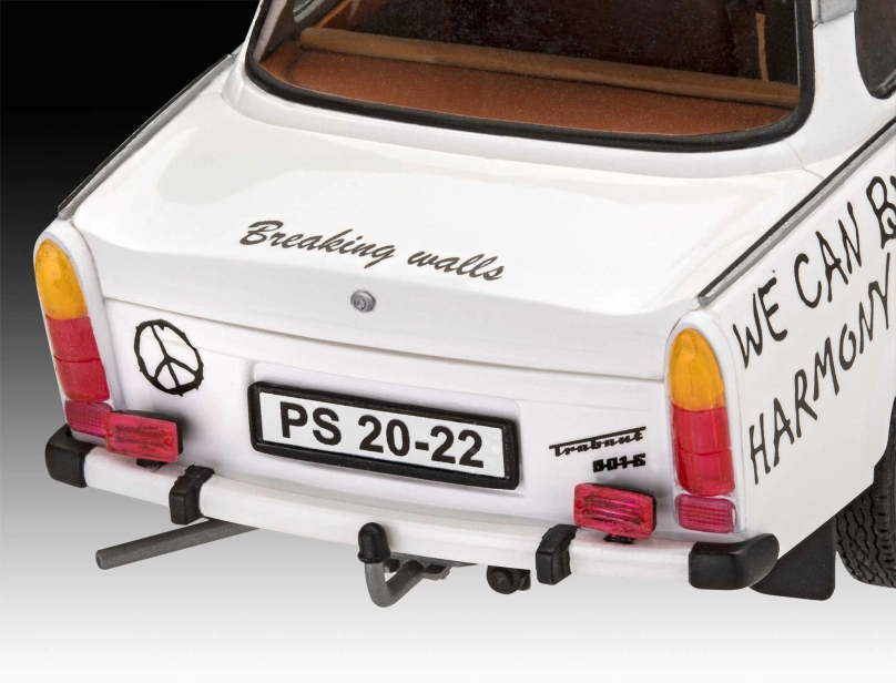 Plastic ModelKit auto 07713 - Trabant 601S "Builder's Choice" (1:24)