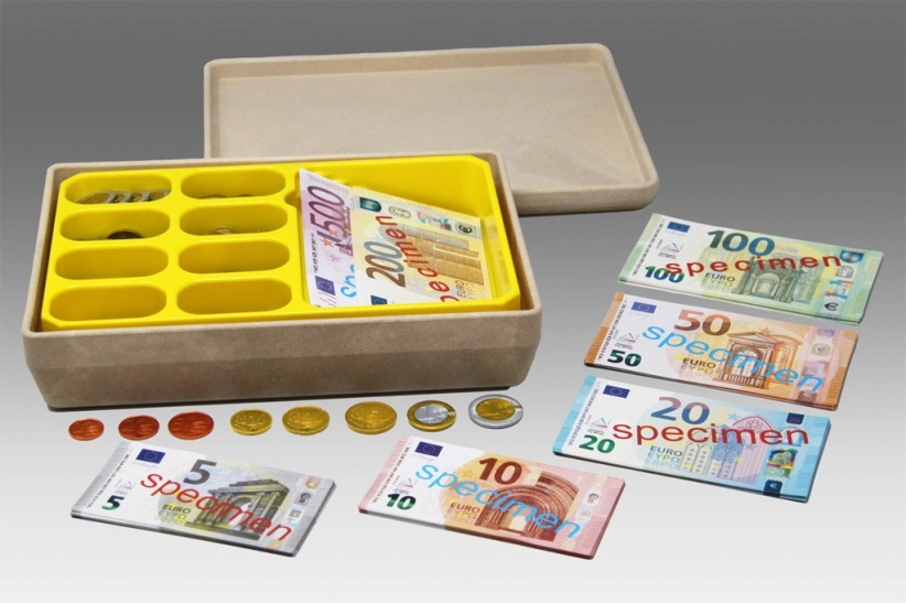 Pokladňa Wissner s eurobankovkami a mincami