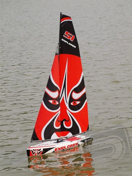 RC plachetnica Explorer