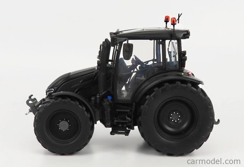 Universal hobbies Valtra G135 Tractor Unlimited 2017 1:32 čierna sivá