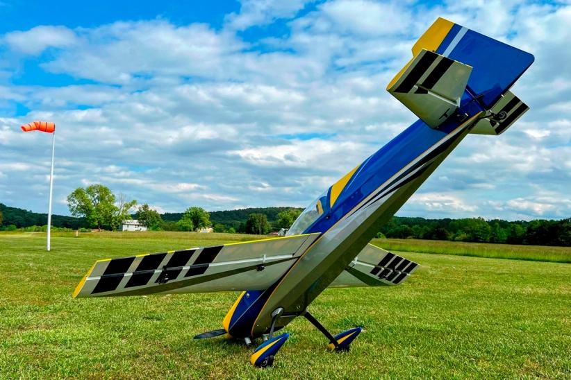 RC letadlo 104" Edge 540T 2,64m, modrá/žlutá