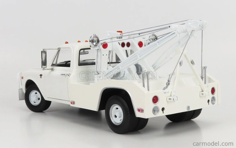 Greenlight Chevrolet C-30 Pick-up Odtahový vůz 1968 1:18, bílá