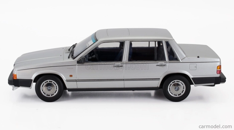 Triple9 Volvo 760 Turbo Intercooler 1985 1:18 Strieborný