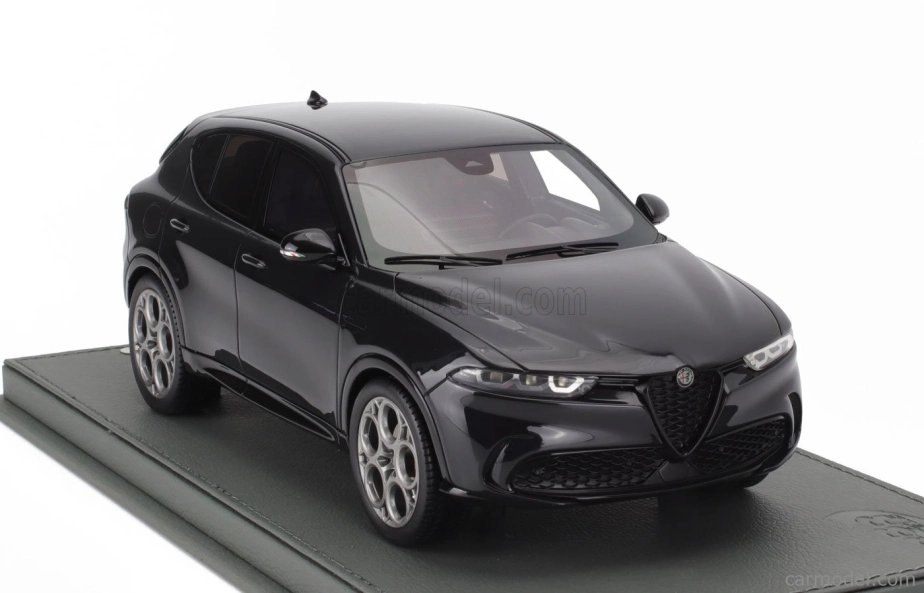 Bbr-models Alfa romeo Tonale Veloce Plug-in Hybrid 2023 - Con Vetrina - S vitrínou 1:18 Nero Alfa - Black