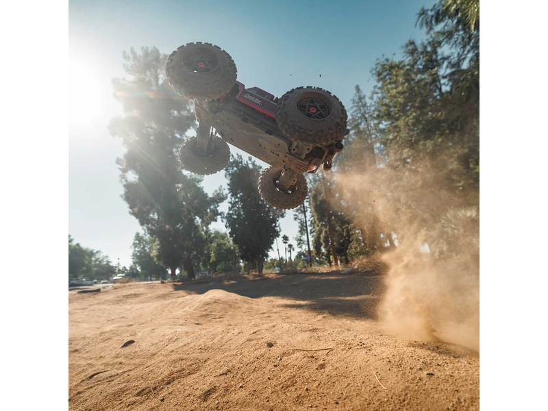RC auto Arrma Outcast 4S V2 BLX 1:10 4WD RTR, červené