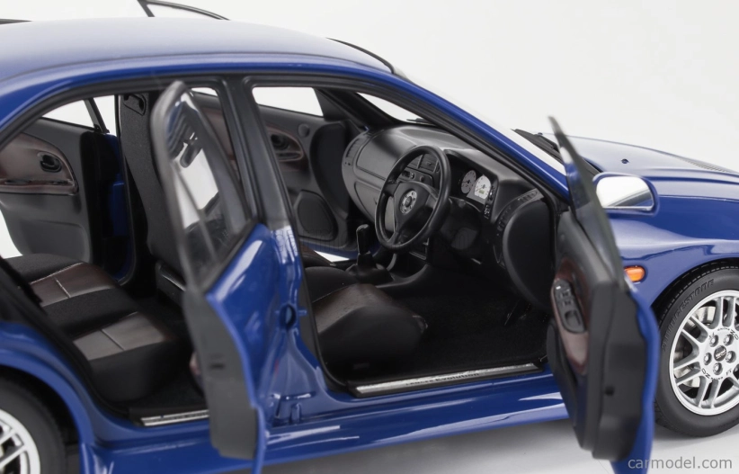 Motorhelix Mitsubishi Lancer Evo Iv s motorom a príslušenstvom 1999 1:18 modrá