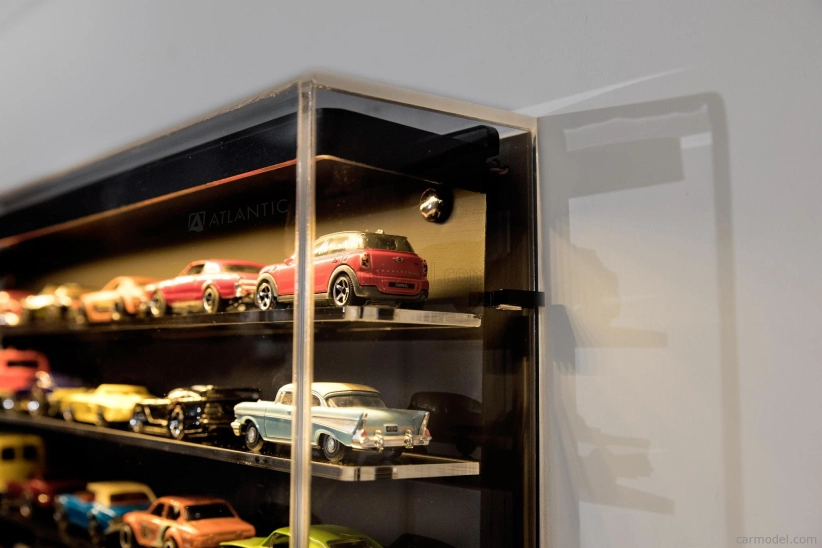 Atlantic Vetrina display box Espositore - Pre 42 Cars 1/64 Lungh.lenght Cm 50.0 X Largh.width Cm 8.0 X Alt.height Cm 37.5 (altezza Utile Tra I Ripiani Cm 4.5 Inner Height Among Shelves) 1:64 Plastic Display