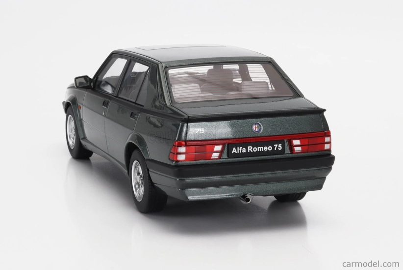 Triple9 Alfa romeo 75 1988 1:18 Šedozelená