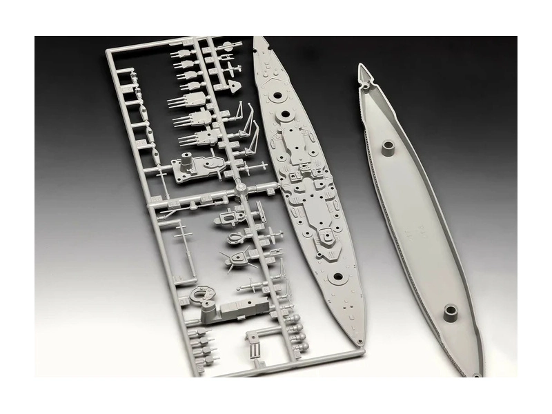 Revell Battleship Gneisenau (1:1200) (štartovacia súprava)