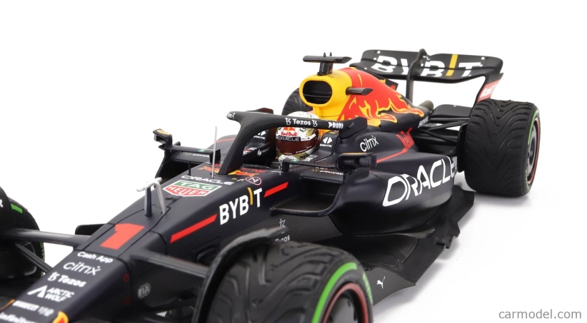 Minichamps Red bull F1 Rb18 Team Oracle Red Bull Racing N 1 1:18, tmavě modrá