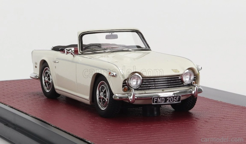 Matrix scale models Triumph Tr5 Cabriolet Open 1967 1:43 Bílá