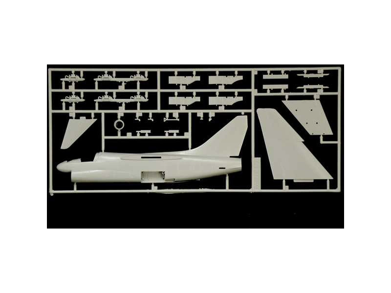 Italeri LTV A-7E Corsair II (1:72)