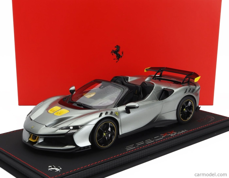 Bbr-models Ferrari Sf90 Xx Stradale Spider 2024 - Con Vetrina - With Showcase 1:18 Grigio Competizione - Šedá Žlutá Černá
