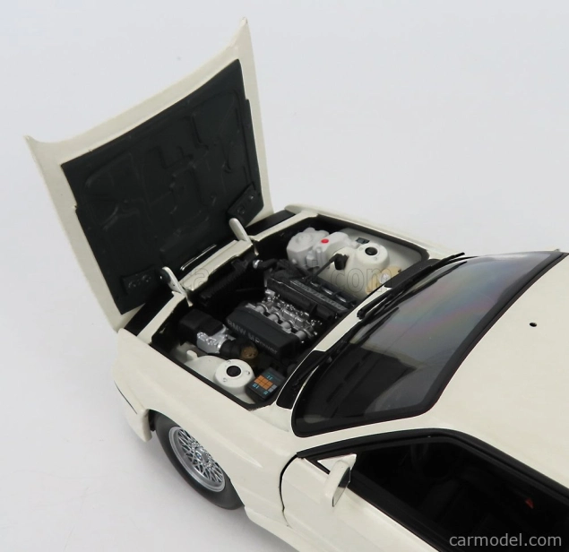 Minichamps BMW radu 3 M3 (e30) 1987 1:18 biela