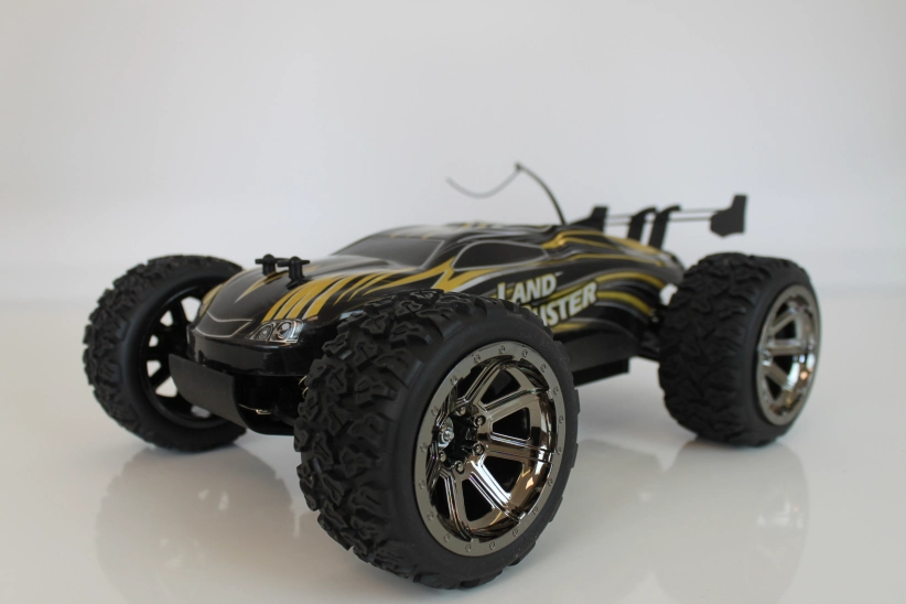 RC auto Buster Truggy PRO, zlatá
