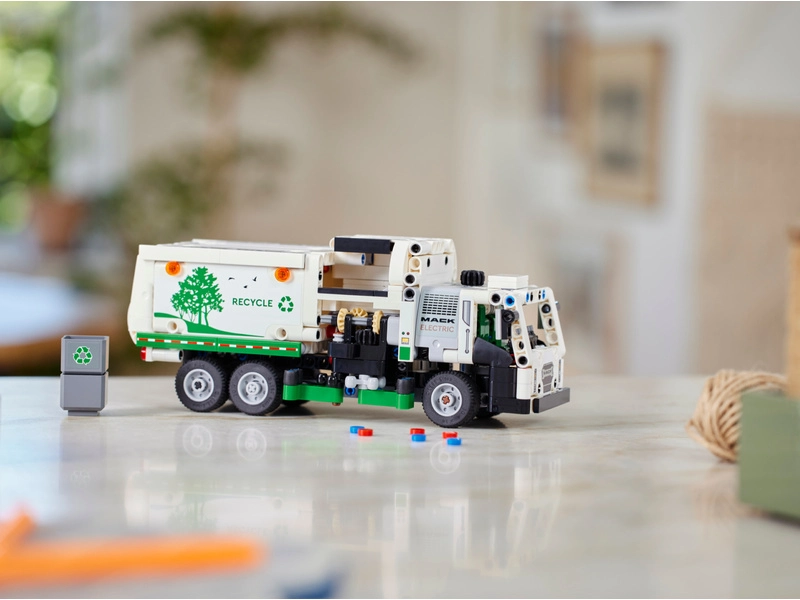LEGO Technic - Elektrické smetiarske auto Mack® LR