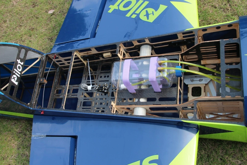 103" Slick 2600 mm 120cc žluto-červeno-čierny