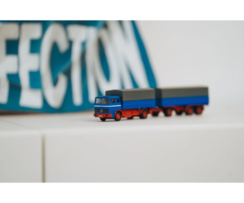 RC nákladné vozidlo MB 1620 s plachtou a prívesom 1:87 RTR