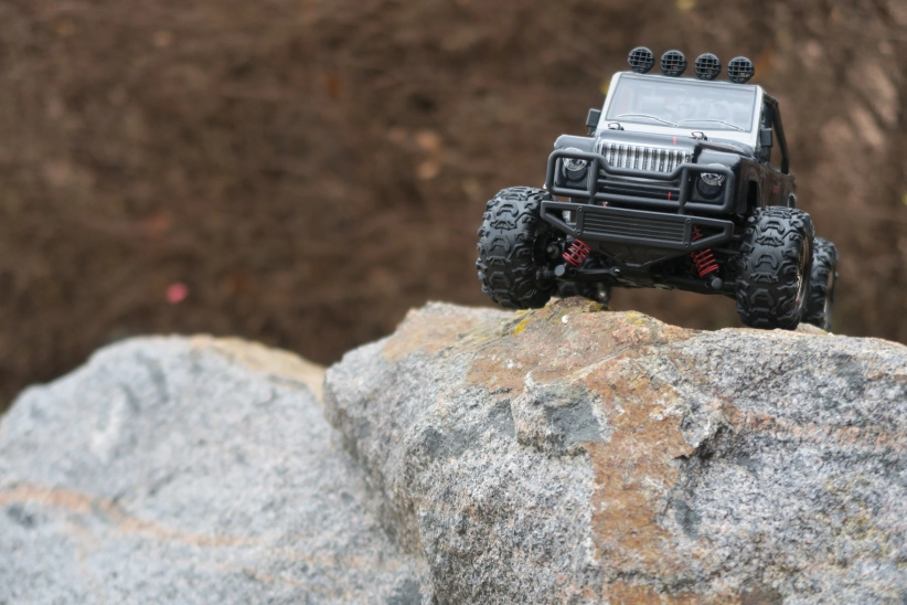 RC auto JEEP Subotech Brave, čierna