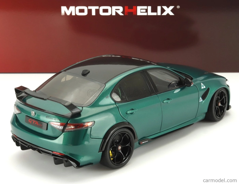 Motorhelix Alfa romeo Giulia Gtam s motorom a príslušenstvom 2021 1:18 M O N T R E A L Green Met