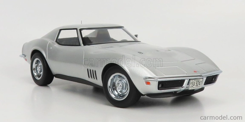 Norev Chevrolet Corvette Coupe 1969 1:18 Strieborný