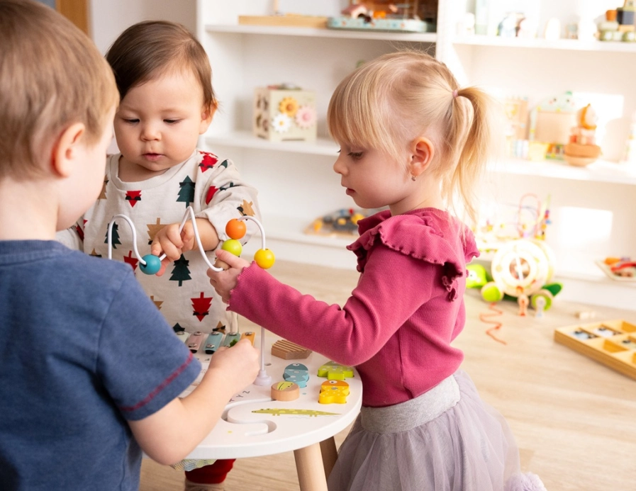 2Kids Toys Multifunkční motorický stolek