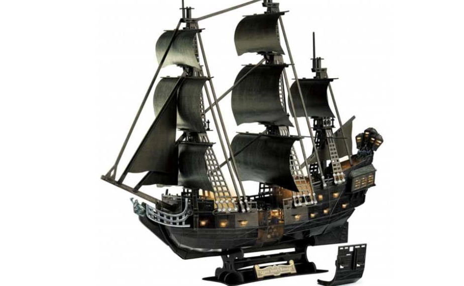 Revell 3D Puzzle – Black Pearl (LED Edition)