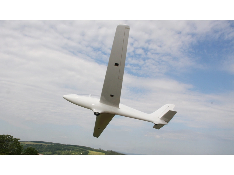 RC letadlo Tomahawk Fox 3.5m FRP ARF, bílá