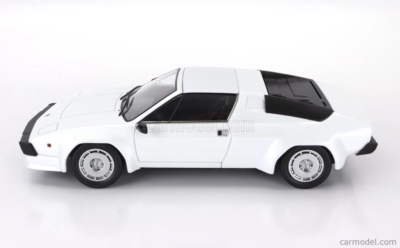 Lamborghini Jalpa 3500 1982 v mierke 1:18 biela