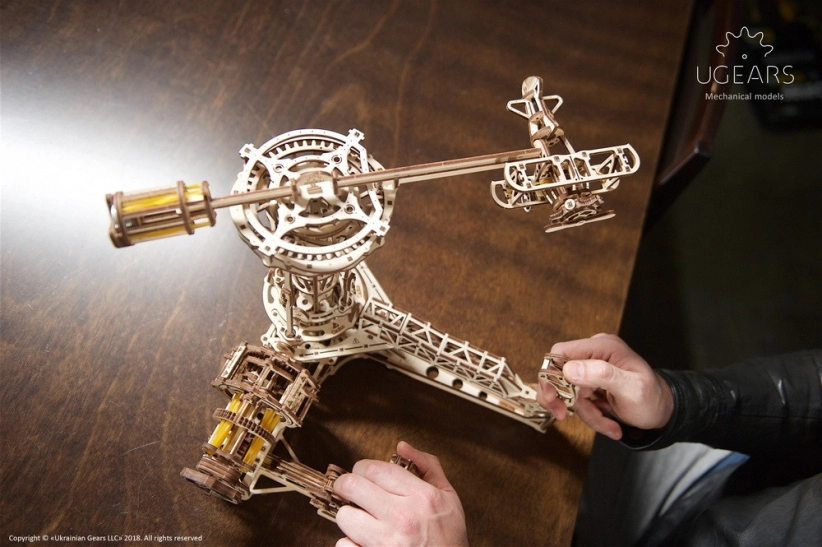 Ugears 3D drevené mechanické puzzle lietajúce stroje