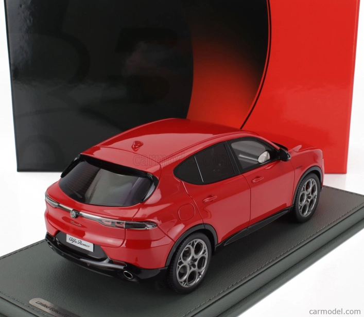 Bbr-models Alfa romeo Tonale Veloce Plug-in Hybrid 2023 - Con Vetrina - With Showcase 1:18 Rosso Alfa - Červená