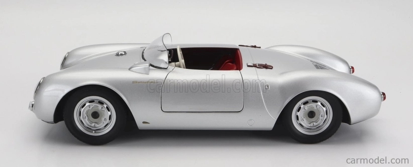 Porsche 550a Spider 1956 v mierke 1:12 strieborný