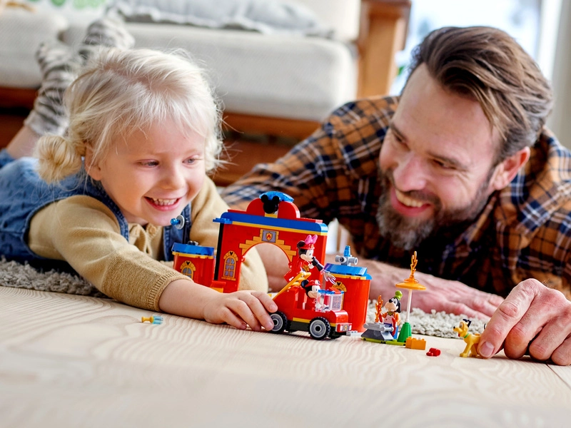 LEGO DUPLO – Hasičská stanica a auto Mickeyho a priateľov