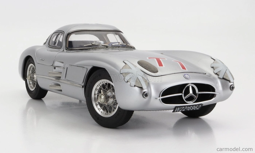 Cmc Mercedes Benz 300 Slr Coupe N T1 Rac Tourist Trophy 1955 1:18 Strieborná