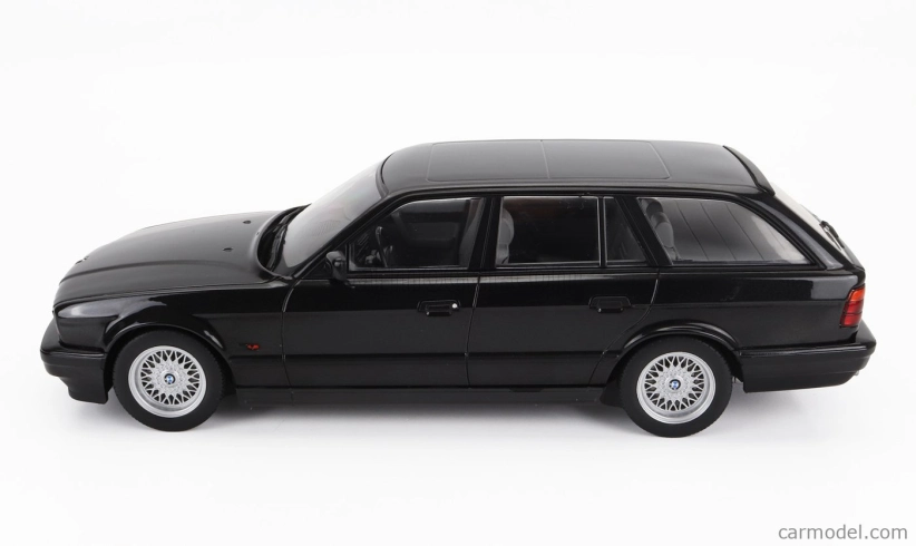 Mcg BMW radu 5 540i Touring (e34) Sw Station Wagon 1989 1:18 čierna