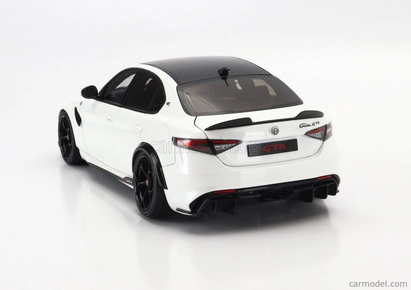 Motorhelix Alfa romeo Giulia Gta 2021 With Engine And Accessories - Full Openings 1:18 Bianco Trofeo White Met