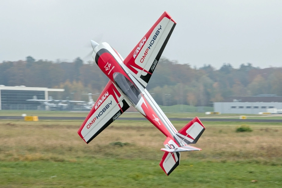 104" Extra NG ARF - žlutá 2,64m