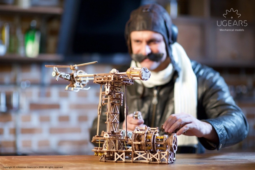 Ugears 3D drevené mechanické puzzle lietajúce stroje