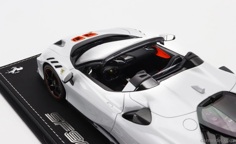 Bbr-models Ferrari Sf90 Xx Stradale Spider 2024 - Con Vetrina - With Showcase 1:18 Bianco Artico - Bílá Met Oranžová Černá
