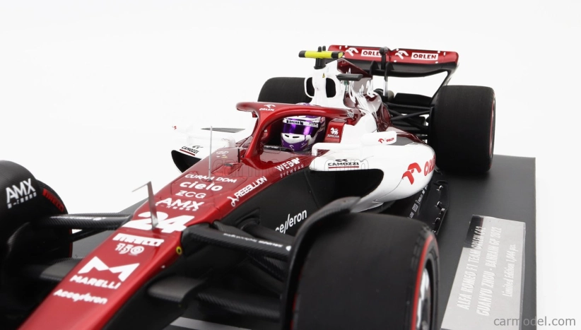 Minichamps Alfa romeo F1 C42 Team Orlen Racing N 24 1:18, bíločervená