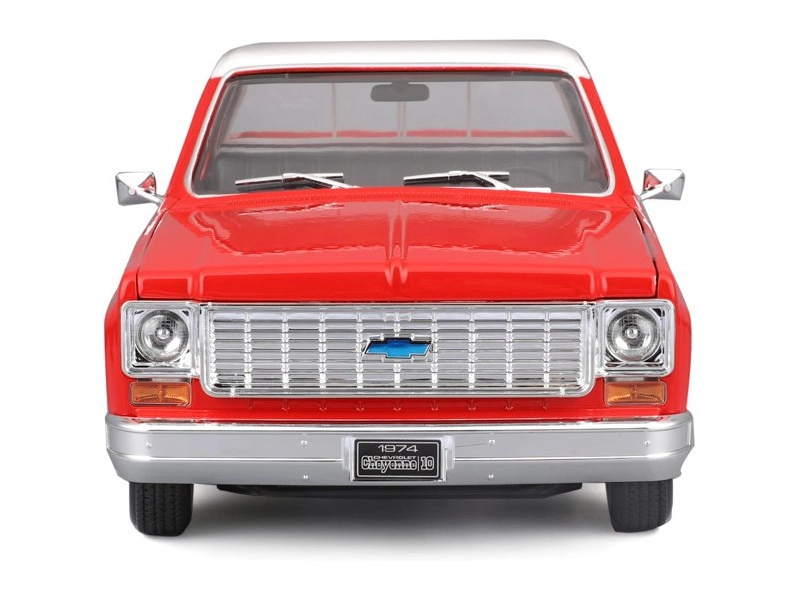 Maisto Chevrolet C10 Cheyenne Super 1:18 1974 červená a biela