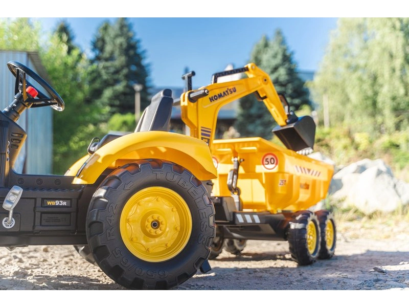 FALK – Šliapací traktor Komatsu s bagrom a maxi vlečkou