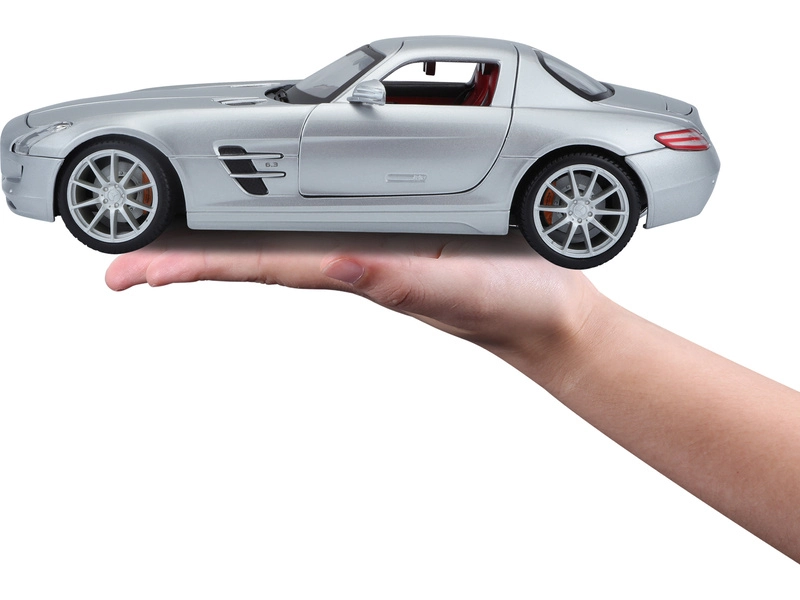 Maisto Mercedes-Benz SLS AMG 1:18 stříbrná