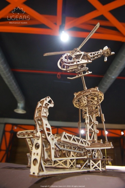 Ugears 3D drevené mechanické puzzle lietajúce stroje